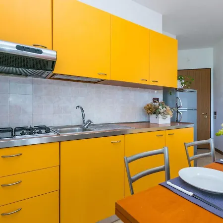 Robinia-pinetine-3 By Interhome *
