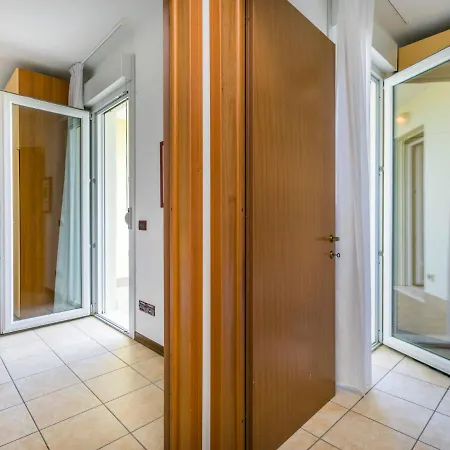 Robinia-pinetine-3 By Interhome
