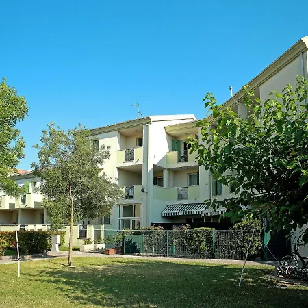 Robinia-pinetine-3 By Interhome *